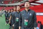 记者：于根伟赛后最在意谢维军，后者乌龙球后情绪有些低落