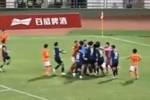 川超有球员被踩中踝关节骨裂，引发双方球员冲突