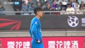 海港丢球，颜骏凌雨中无奈摇头❗️杨晨：角度不刁，但力量大